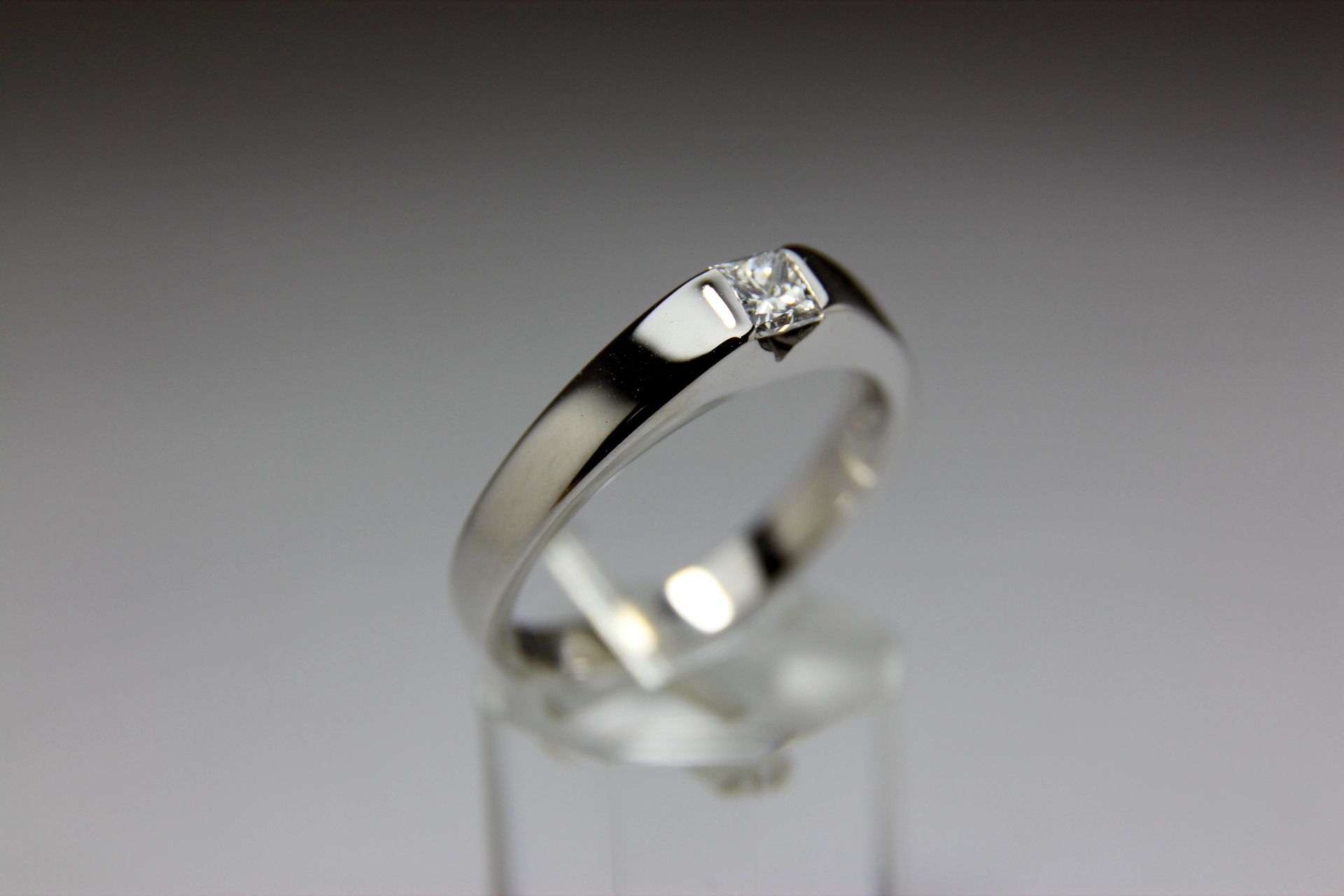 ANILLO ORO BLANCO Y BRILLANTE