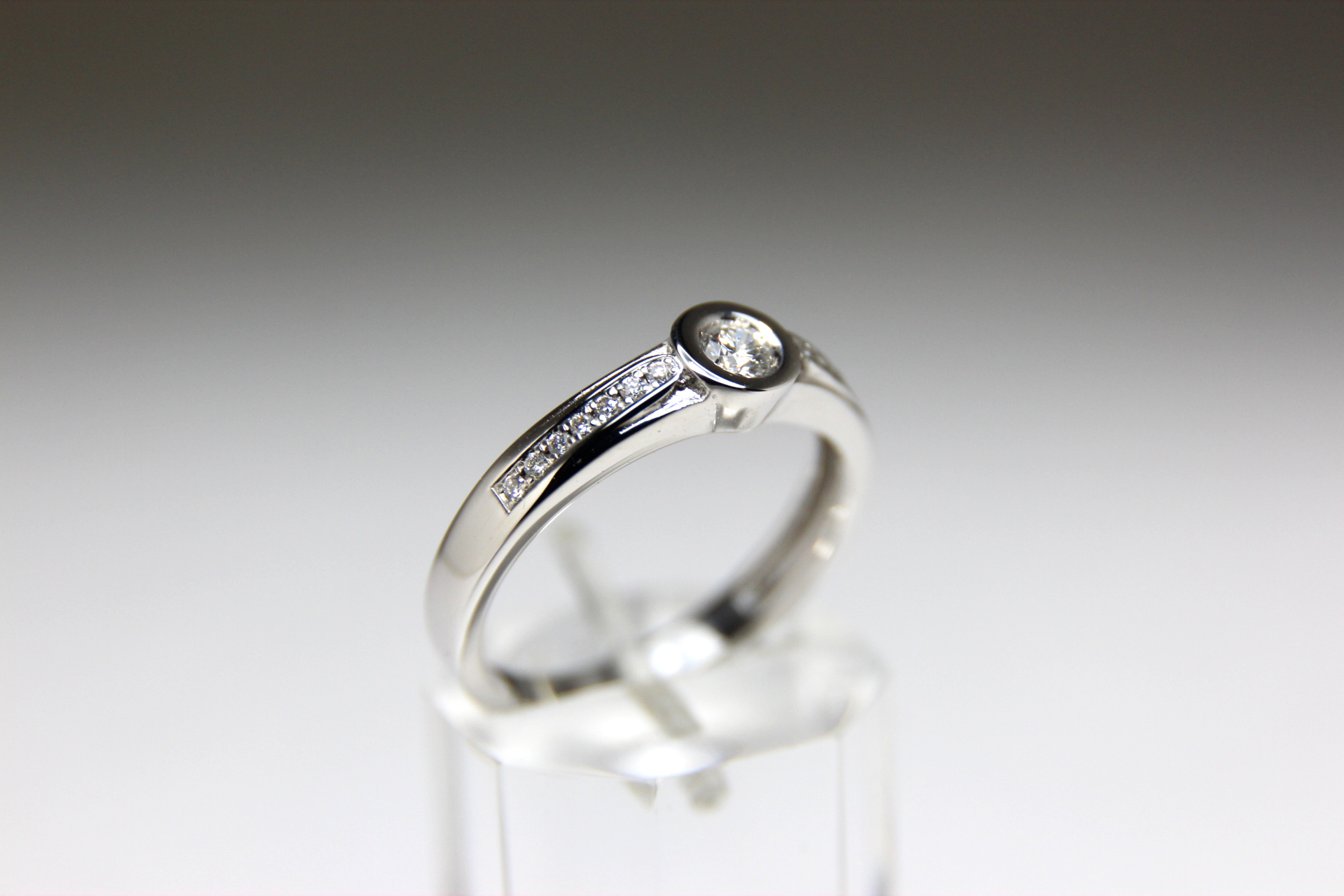 ANILLO ORO BLANCO Y BRILLANTE