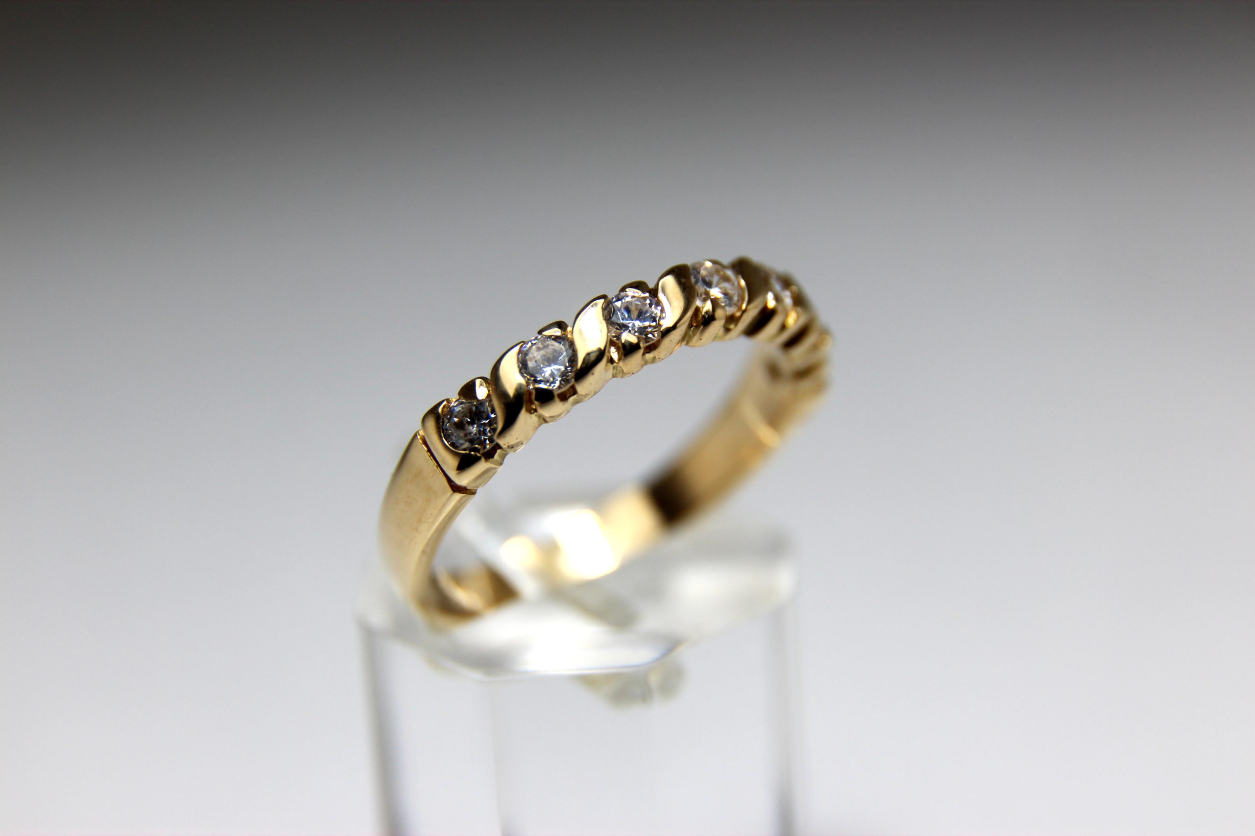 ANILLO ORO AMARILLO Y CIRCONITA